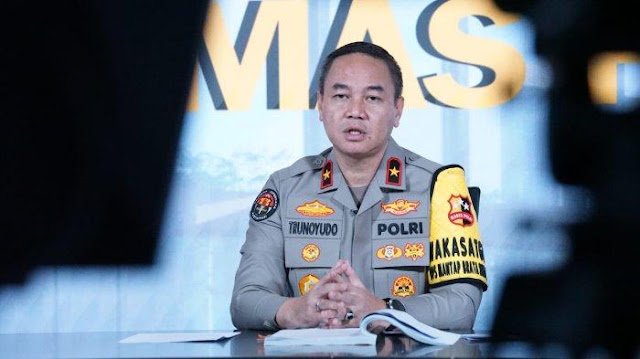 Densus 88 Tangkap Pelajar di Malang Jatim, Hendak Lakukan Aksi Bom Bunuh Diri di 2 Rumah Ibadah Densus 88 Tangkap Pelajar di Malang Jatim, Hendak Lakukan Aksi Bom Bunuh Diri di 2 Rumah Ibadah